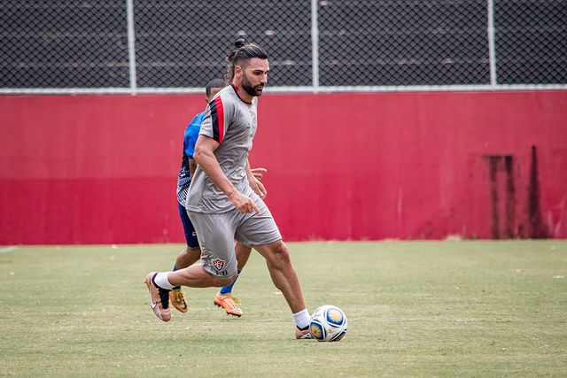 Léo Gamalho treino Vitória