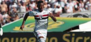 Carioca: Vasco encaminha compra de Leo Pelé do São Paulo e negocia com Piton do Corinthians