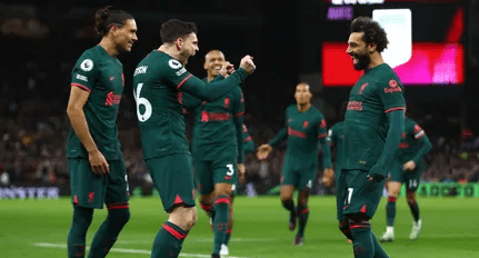 INGLÊS: Liverpool sofre, mas vence Aston Villa fora e reage