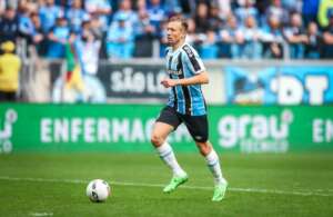 Com problema no coração, Lucas Leiva, do Grêmio, despista sobre aposentadoria: 