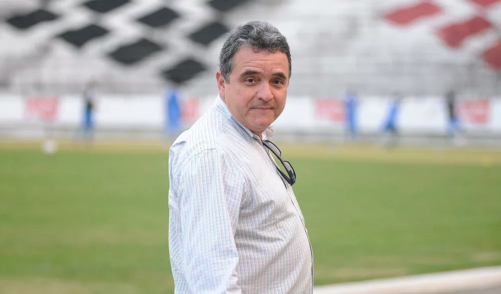 Presidente do Santa Cruz é abordado na rua por membros da torcida organizada