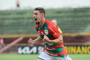 Catarinense: Figueirense contrata atacante Gustavo França, da Portuguesa