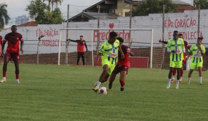 Lance do jogo entre Matonense e Noroeste