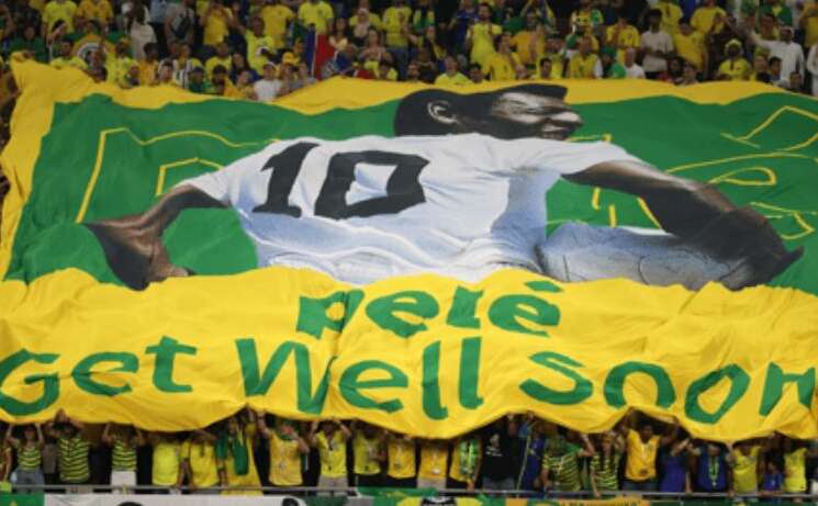 Seleção Brasileira homenageia Pelé em pós-jogo