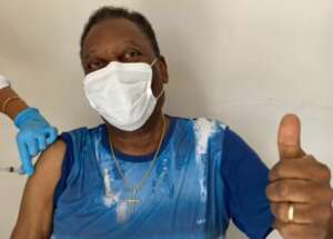 Pelé é mantido internado em São Paulo para tratamento contra tumor no cólon