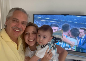 Presidente da Argentina agradece seleção e fala em 'grande futuro' após tri na Copa