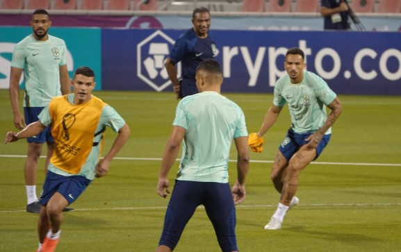 Blog do Lu: Seleção treina bem e Tite deve ter Danilo na direita e Neymar no meio