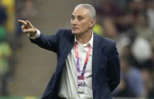 Presidente da CBF volta ao Brasil para começar a definir sucessor de Tite