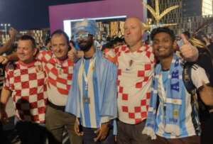 Clima leve e amigável marcou o pré jogo no estádio Lusail