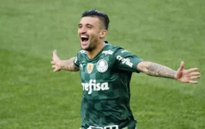 Paranaense: Coritiba avança em negociação com Victor Luís, ex-Palmeiras
