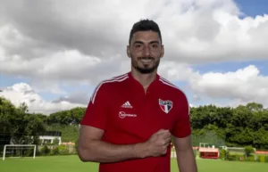 Rafael é apresentado e quer acabar com maldição de goleiros no São Paulo pós-Ceni