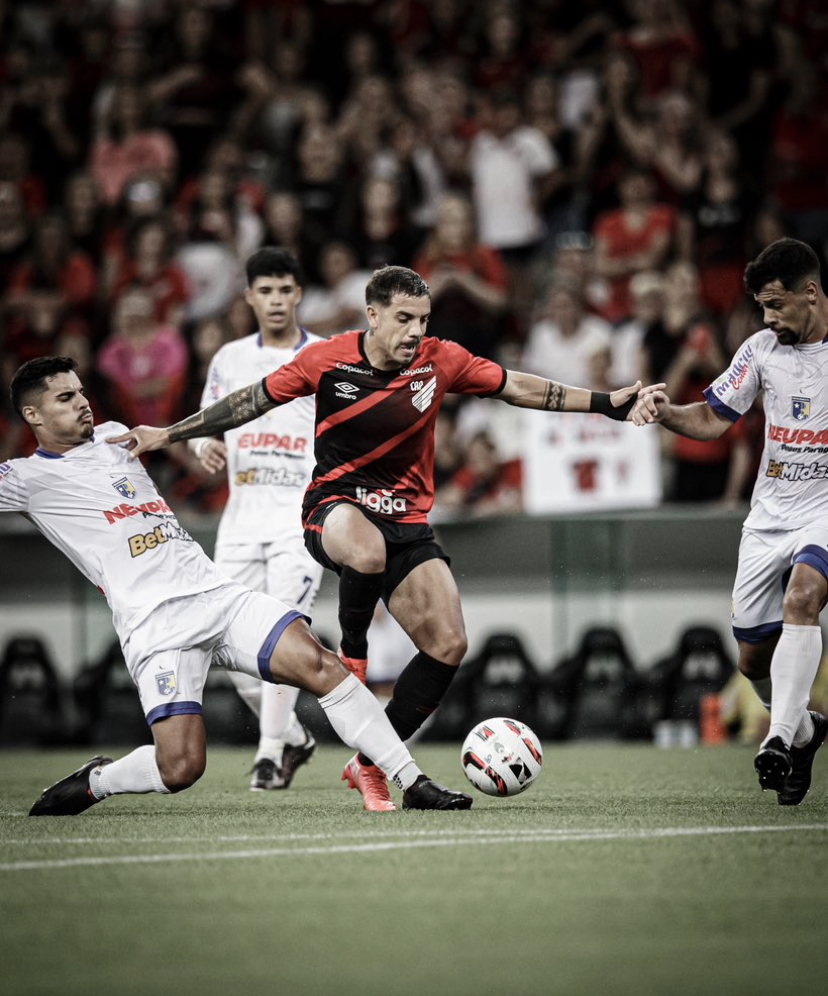 PARANAENSE: Athletico e Coritiba vencem e se mantêm no topo