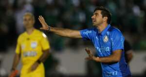 Abel reconhece exageros, mas reclama de 'novela para calar título' do Palmeiras