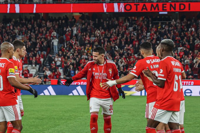 PORTUGUÊS: Benfica volta a vencer e mantém folga na ponta
