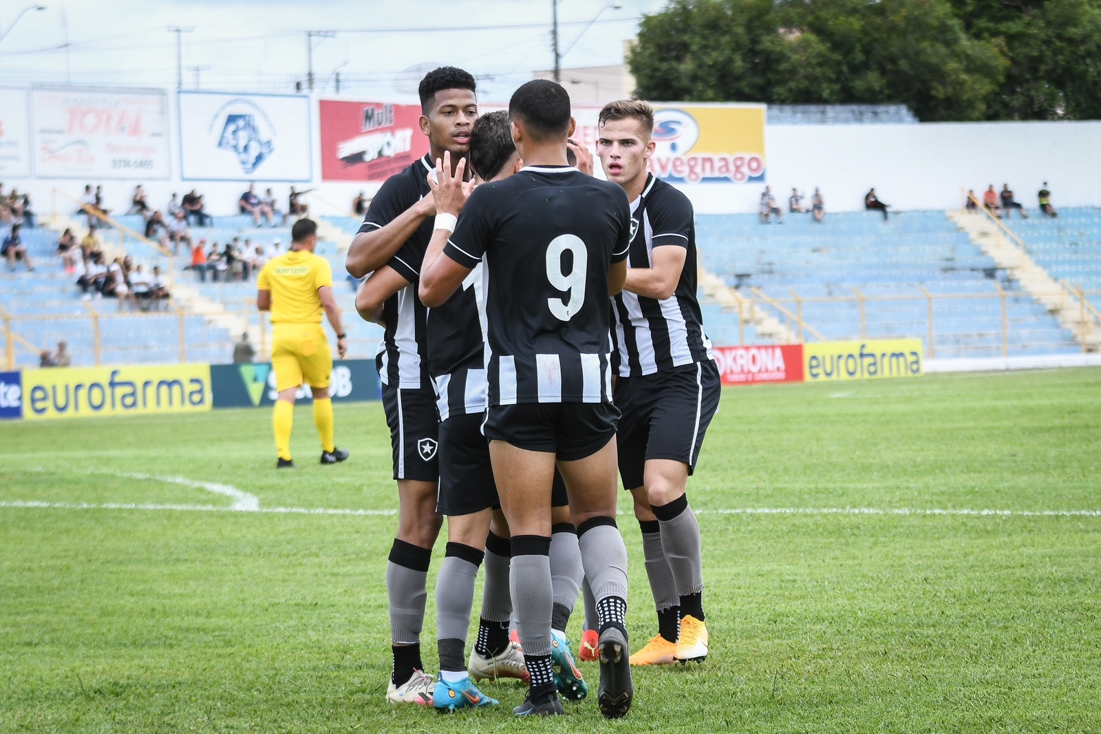 COPA SP: Com direito à hat trick, Botafogo-RJ vence Pinheirense-PI na estreia