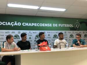 Catarinense: Chapecoense apresenta reforços e Nazário fala em 'passar experiência'