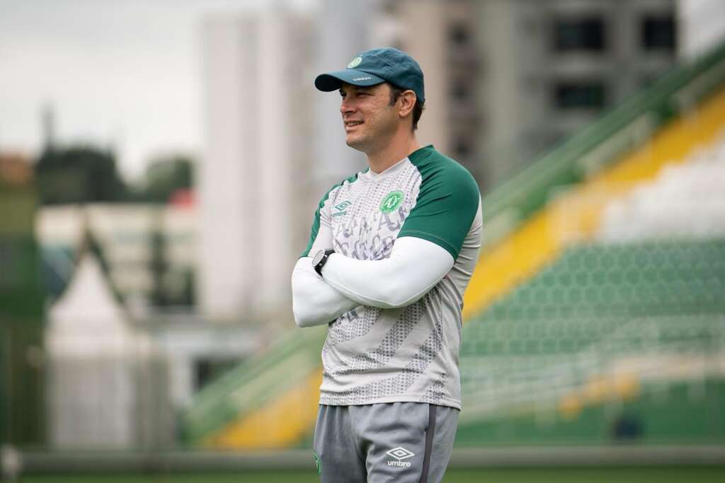 Catarinense: Pivetti elogia bom momento, mas quer evolução contínua da Chapecoense