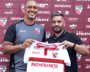 Ex-Grêmio, Eduardo Costa é o novo técnico do Atlético Catarinense, clube de Romário