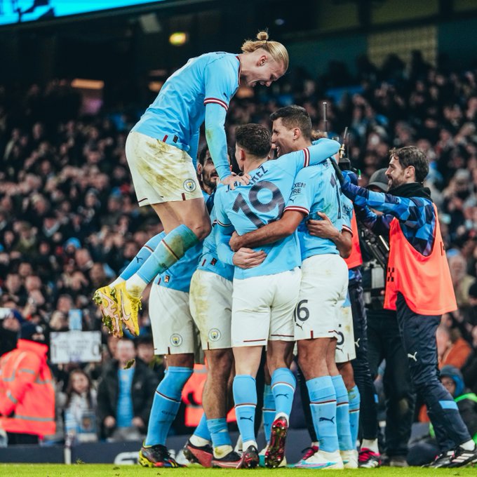 City desperdiça chances, leva empate do Forest no fim e perde a