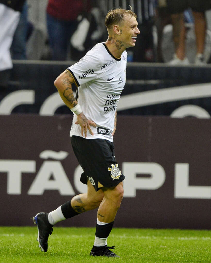 Róger Guedes comemora noite artilheira e vê Corinthians completo ‘imbatível’