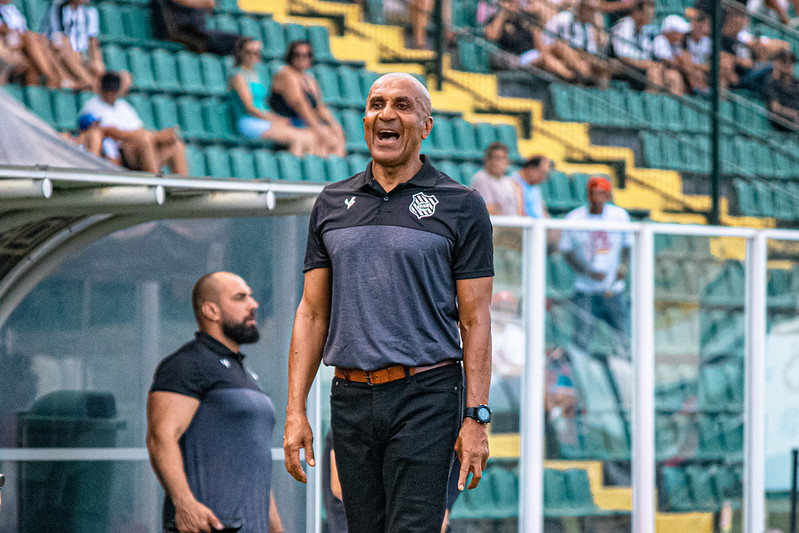 Cristóvão Borges, técnico do Figueirense