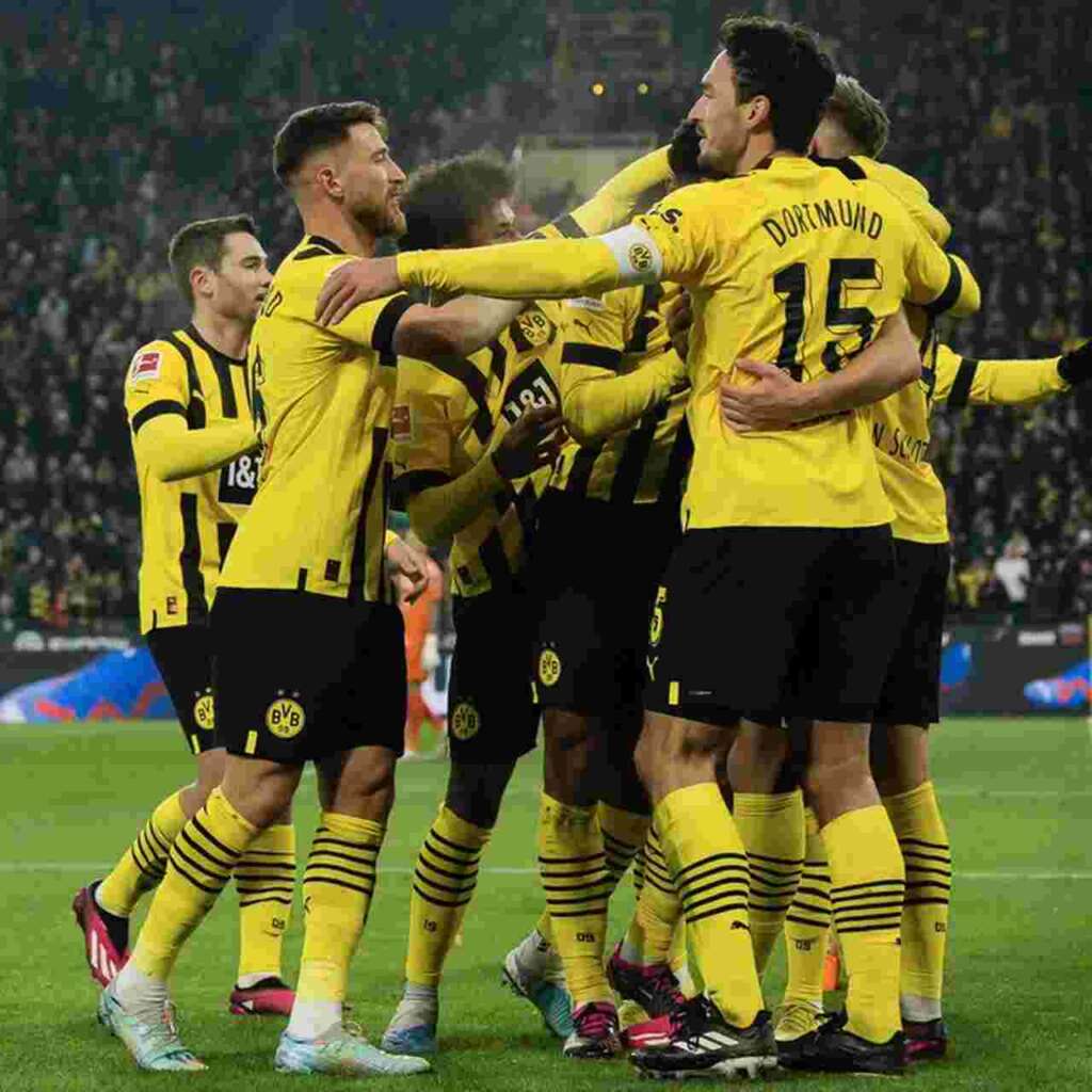 ALEMÃO: Dortmund vence Augsburg em jogo de sete gols e cola no G-4