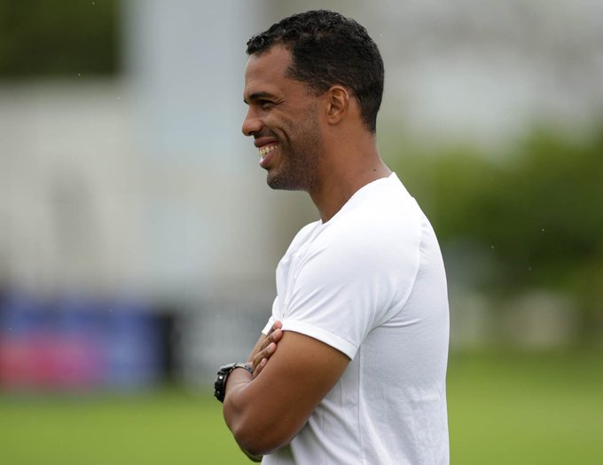 Fernando Lazaro prega equilibrio fora de casa para o Corinthians