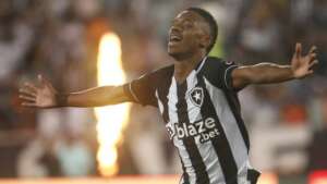Carioca: Botafogo acerta empréstimo do atacante Jeffinho para o Lyon