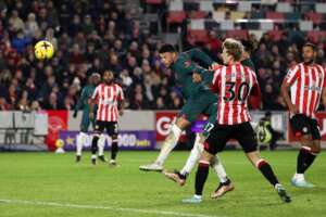 INGLÊS: Liverpool leva 3 no Brentford e segue em sexto