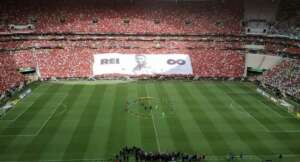 Pelé é homenageado por filhas, CBF e atletas antes da Supercopa do Brasil