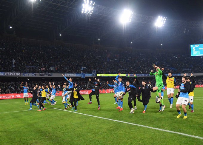 ITALIANO: Napoli massacra Juventus, repete goleada histórica e dispara na ponta