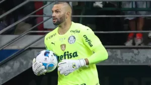 Weverton destaca rivalidade entre Palmeiras e Fla e diz que final da Supercopa vai 'parar o Brasil'