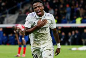 COPA DO REI: Alvo de ato racista, Vini Jr. marca, dança e ajuda Real a eliminar o Atlético