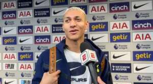 Richarlison deu ultimato pela saída de Conte do Tottenham após desavenças, diz TV