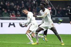 ITALIANO: Roma marca dois gols no fim e arranca empate com o Milan