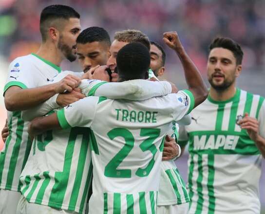 ITALIANO: Milan dá vexame em casa e sofre goleada do Sassuolo