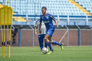 Catarinense: Thiago Rosa é apresentado no Avaí e foca na estreia: 'Estamos preparados'