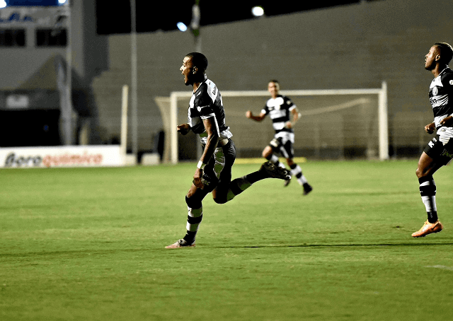 Zagueiro-artilheiro, João Maistro comemora primeiros gols da carreira pelo XV de Piracicaba