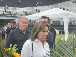 Zico pede a torcedores fim de xingamentos a Pelé e Maradona: 'Parem'