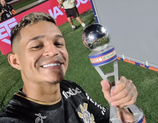 Paulistão: Adson agradece técnico e analisa vitória: 'Sofremos, mas Corinthians é isso' 2 Paulistão: Adson agradece técnico e analisa vitória: 'Sofremos, mas Corinthians é isso'
