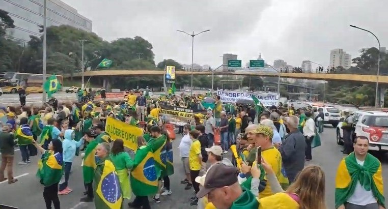 CBF repudia uso da camisa da seleção brasileira em atos antidemocráticos