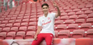 Internacional renova com Enzo Costa, filho de Fernandão