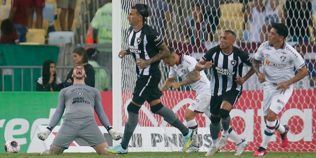 CARIOCA: Lucas Perri pega pênalti e Botafogo vence o clássico contra o Fluminense