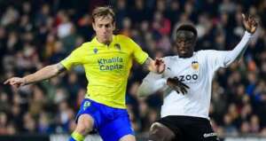 ESPANHOL: Cádiz surpreende Valencia fora e respira na tabela