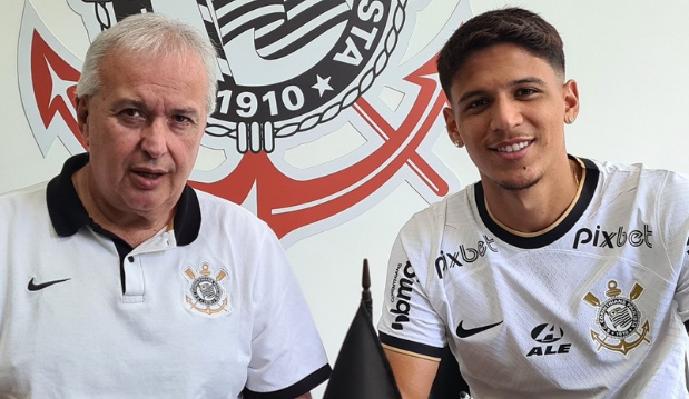 Corinthians renova com Caetano