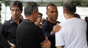 Ausentes no velório de Pelé, oito campeões mundiais foram homenagear Dinamite