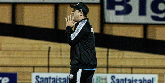 Gustavo Marciano, técnico do Comercial.