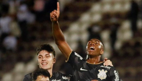 Corinthians virou a partida em dois minutos contra o Fast Clube