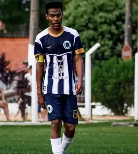 Morre jogador de 21 anos após sofrer mal súbito em campo