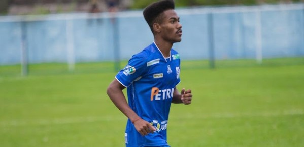 Morre jogador de 21 anos após sofrer mal súbito em campo